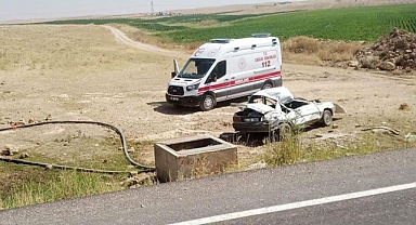 Urfa'da kontrolden çıkan otomobil şarampole uçtu!