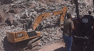 Üzerine kayalar düştü! İş makinesi operatörü feci şekilde öldü!