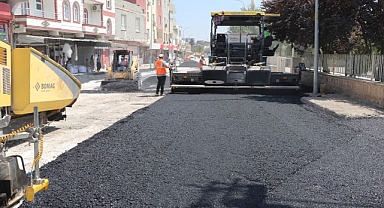 Viranşehir’de sıcak asfalt çalışmaları devam ediyor