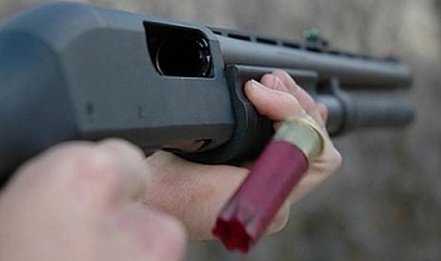 25 yıllık eşini öldürdü! Polise teslim oldu!