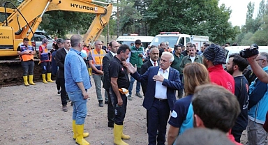 3 aylık bebek sel sularına kapıldı! Aramalar sürüyor!