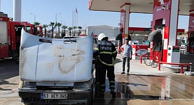 Faciaya ramak kalmıştı! Urfa'da bir akaryakıt istasyonunda araç yandı!