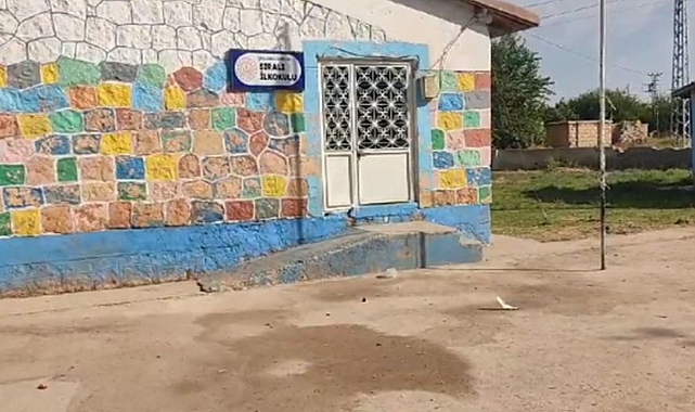 Kapısı hala kilitli! Ders zili Şanlıurfa’daki okulda yine çalmadı!