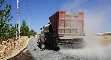 Karaköprü Belediyesi Kırsal Yolları Sathi Asfaltla Yeniliyor