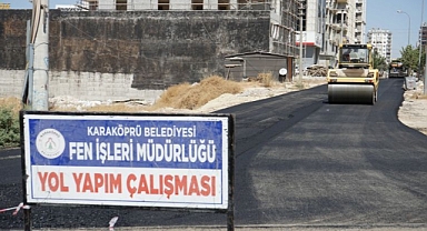 Karaköprü'de Yollar Sıcak Asfaltla Yenileniyor