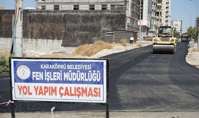 Karaköprü'de Yollar Sıcak Asfaltla Yenileniyor