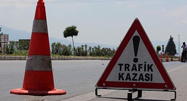 Otomobiller çarpıştı! 2 ölü, 5 yaralı!