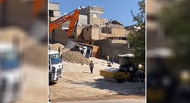 Şanlıurfa’da kamyon devrildi! Maddi hasar oluştu!