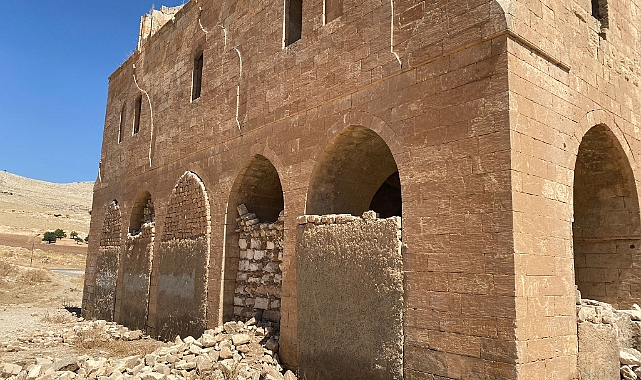 Şanlıurfa'da Tarihi Germuş Kilisesi Göz Göre Göre Yok Oluyor!