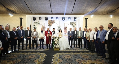 Siyasetçi Ve İş Dünyasını Buluşturan Düğün