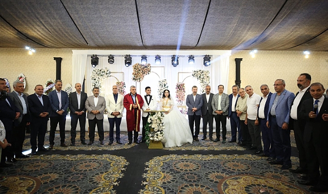 Siyasetçi Ve İş Dünyasını Buluşturan Düğün