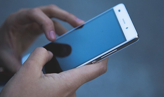 Telefon bekliyordu, kutudan çıkan şok etti!