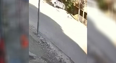 Urfa’da sürücü el frenini çekmeyi unuttu! Araç bahçeye uçtu!