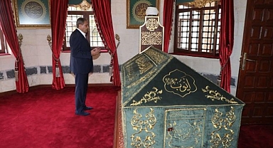 Vali Şıldak Eyyüp Nebi Makamını Ziyaret Etti