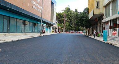 Akçakale 'de Değişim Sürüyor...Bir Cadde Daha Asfaltlandı