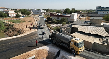 Büyükşehir’den Harran’a Beton Yol Ve Sathi Kaplama Çalışması
