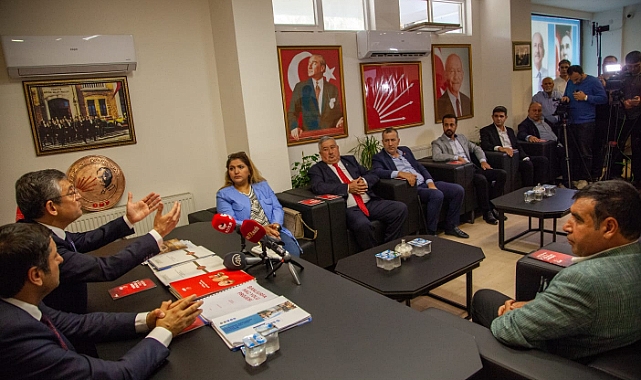 Cumhuriyet Halk Partisi Genel Başkan Adayı Özgür Özel, Şanlıurfa'da Açıklamalarda Bulundu