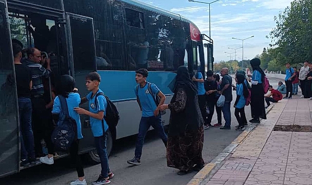Eyyübiye’de otobüs seferleri yetersiz! Tanal: Öğrenciler tıka basa doluyor!