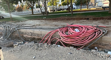 Siverek Yolları Köstebek Yuvası Olmuş Durumda