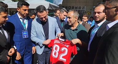 TÜGVA Şanlıurfa Ekibi, Bakan Bak’a yurt meselesini sordu