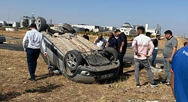 Urfa'da kamyon ile otomobil çarpıştı!