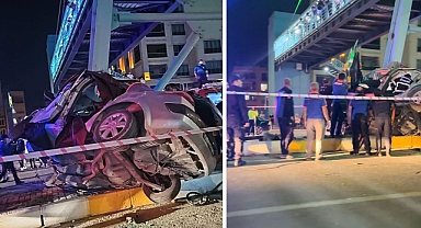 Urfa’da otomobil üst geçide çarptı! 2 ölü!