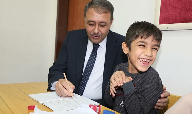 Vali Şıldak Özel Gereksinimli Öğrencileri Ziyaret Etti