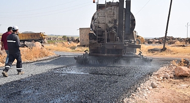 Viranşehir 'de kırsal mahallelerde sathi asfalt çalışmaları
