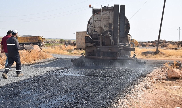 Viranşehir 'de kırsal mahallelerde sathi asfalt çalışmaları
