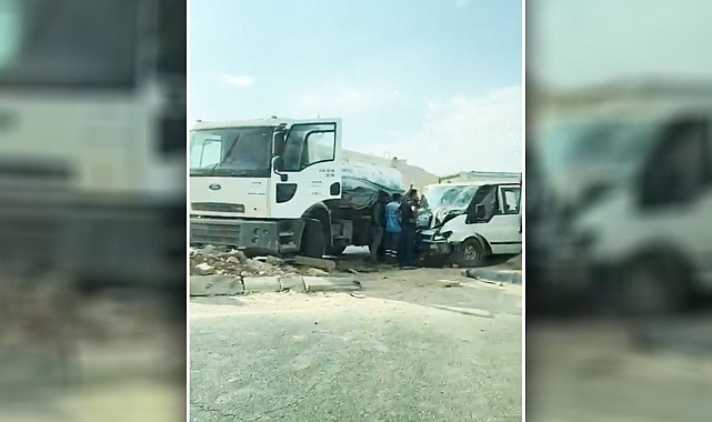 Yaralılar var! Urfa'da minibüs ile kamyon çarpıştı!