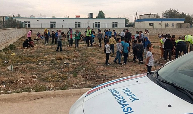 Akçakale'deki okulda 100'üncü Yıla özel 100 fidan ekildi!