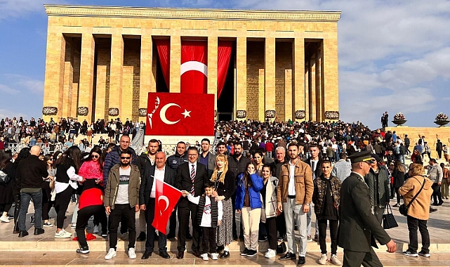 Başkan Albayrak ve Halfetili gençler Anıtkabir'i ziyaret etti