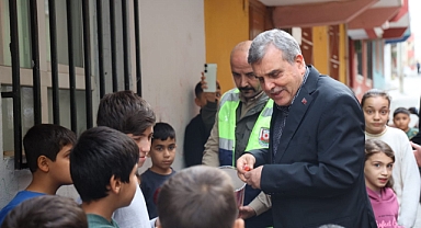 Başkan Beyazgül, Hafta Sonu Ev Ziyaretlerinde Çocuklarla Vakit Geçirdi
