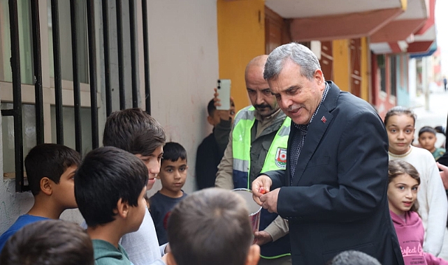 Başkan Beyazgül, Hafta Sonu Ev Ziyaretlerinde Çocuklarla Vakit Geçirdi