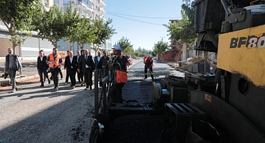 Başkan Beyazgül Ve Başkan Çakmak Asfalt Çalışmasını İnceledi