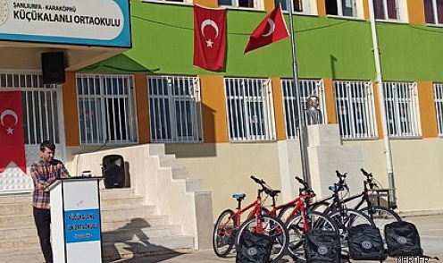 Bir Köy Okulunda Ödül Töreni