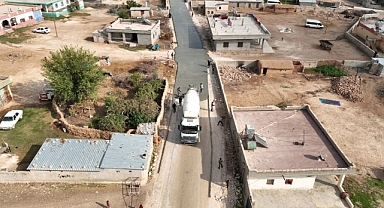 Harran 'da beton yol ve asfalt çalışmaları sürüyor