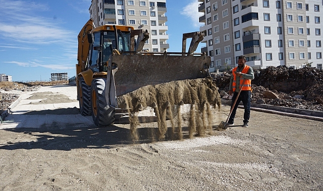 Karaköprü 'de Yeni Yollar Kilitli Parkeyle Döşeniyor