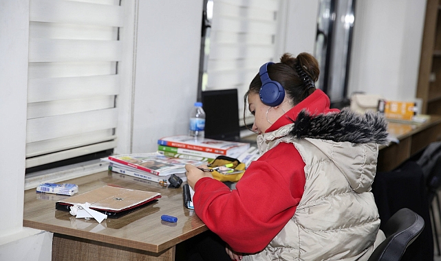 Karaöprü'de Gençler Sıcak ve Sessiz Ortamda Sınavlara Hazırlanıyor
