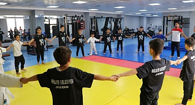 Sporla Tanışan Gençler Başkan Canpolat'a Teşekkür Ediyor