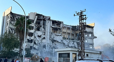 Urfa’daki Gelir İdaresi Başkanlığı binasının yıkım işlemi sürüyor!