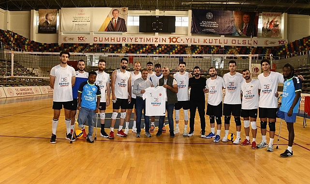 Vali Şıldak Gençlik ve Spor Tesislerini İnceledi, Gençlerle Buluştu