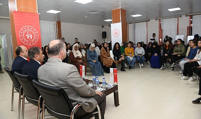 Vali Şıldak,Harran Kız Öğrenci Yurdundaki öğrencilerle bir araya geldi