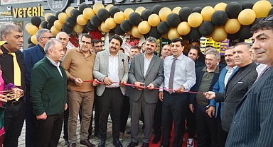 Yellow Elephant Burger'in açılışına siyaset dünyası akın etti