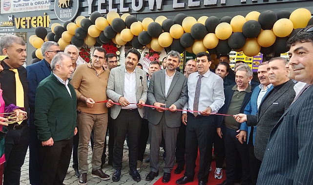 Yellow Elephant Burger'in açılışına siyaset dünyası akın etti