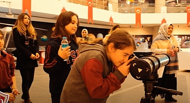 YSD Koleji öğrencileri Battani Uzay ve Havacılık Bilim Merkezini ziyaret ettiler