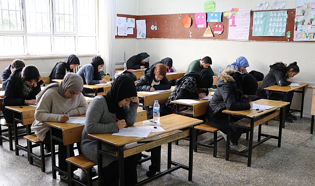 Başkan Canpolat'ın Eğitim Destekleriyle Gençler Üniversiteli Oluyor