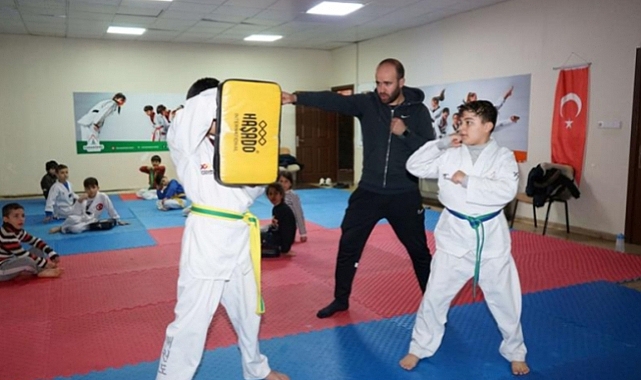 Karaköprü'de çocuklar zamanını spor kurslarında değerlendiriyor