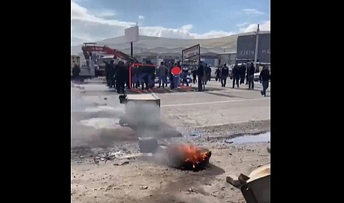 Konu yine elektrik kesintileri! Urfa'da esnaf yol kapatarak eylem yaptı!