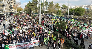Şanlıurfa'da binlerce kişi sokağa döküldü!